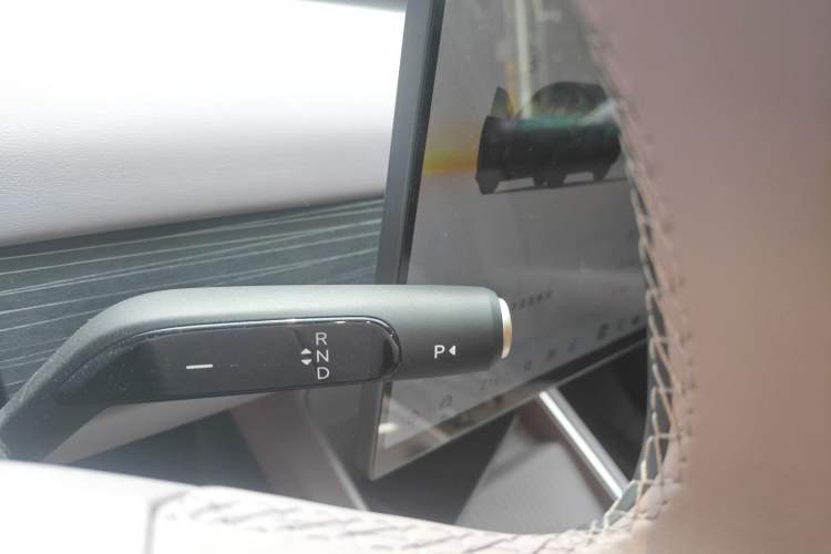 Used ONVO L60 2024 60 kWh Rear-Drive Version Gear Lever