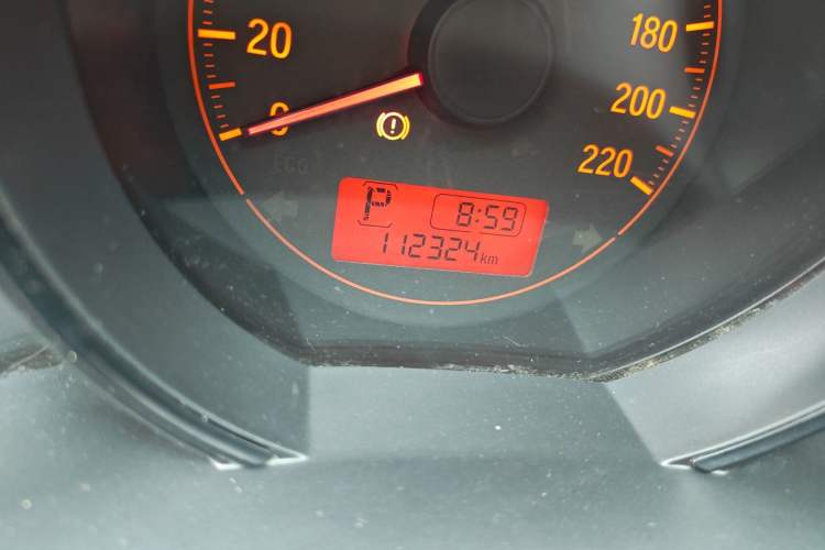 Used Honda Fit 2016 1.5L LX CVT Comfort Model Odometer Close Up