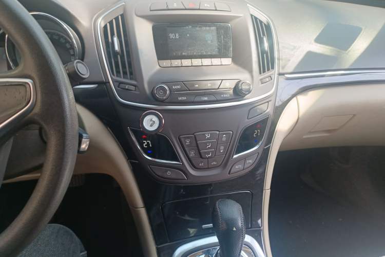 Used Buick Regal 2015 2.0L Leading Fashion Edition