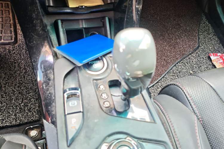 Used BYD Qin New Energy 2014 1.5T Cool Black Knight Flagship Model
