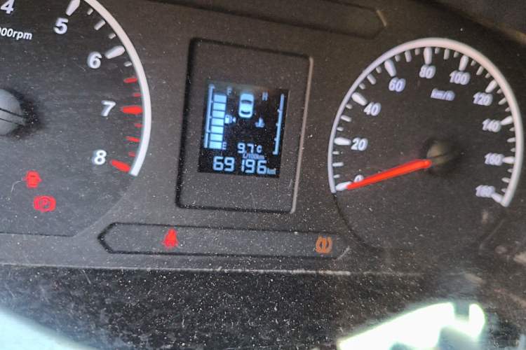 Used FORTHING Lingzhi PLUS 2021 2.0L Manual Comfort Version 7 Seats Odometer Close Up