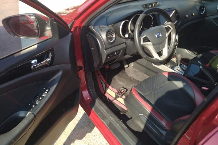 Used CHANGAN Eado 2013 1.6L Automatic Junku Model China IV Standard Interior 3