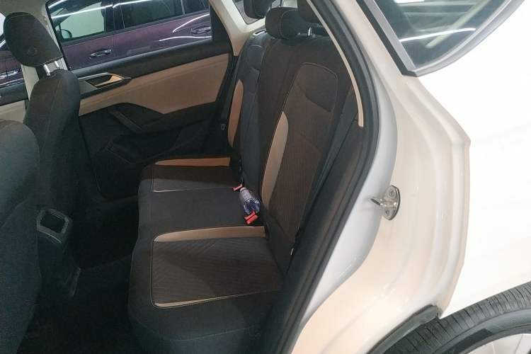 Used Volkswagen Tharu 2023 300TSI Two-Wheel-Drive Crescent Edition
