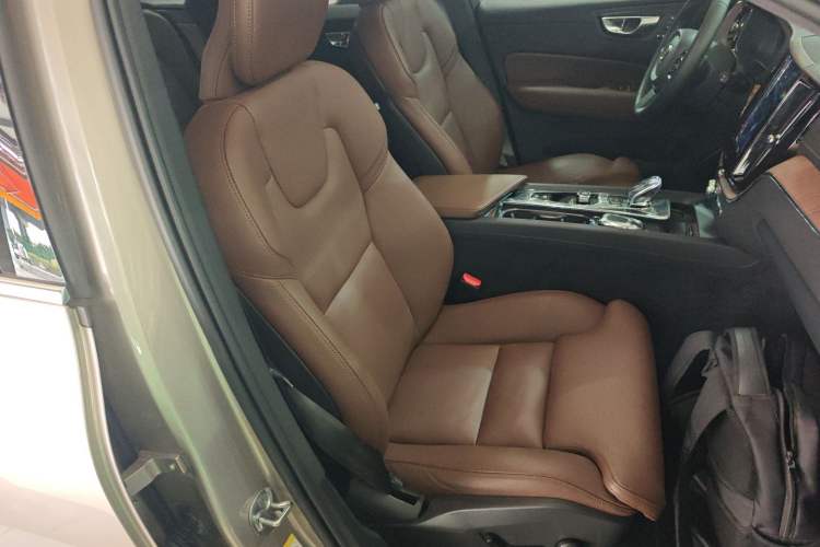 Used Volvo XC60 2024 B5 4x4 Smart Luxury Edition