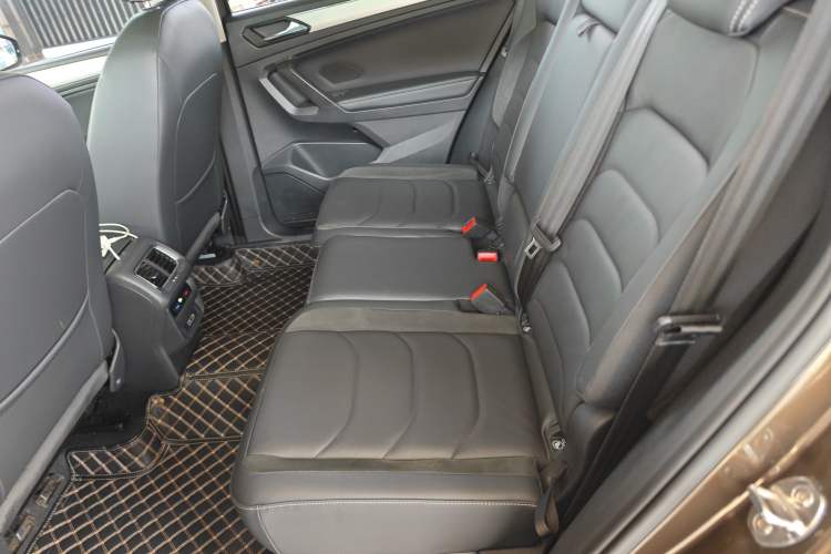 Used Volkswagen Tiguan L 2018 330TSI Automatic Two-Wheel Drive Luxury Edition Left Rear Seat