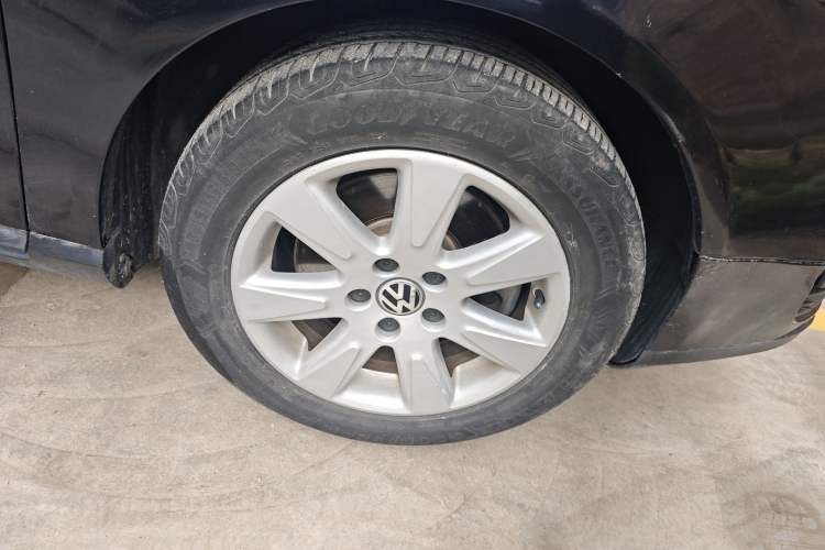 Used Volkswagen Magotan 2011 1.4 TSI Elite Edition Right Front Wheel Hub