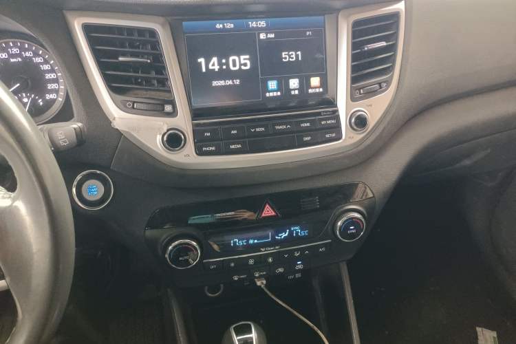 Used Hyundai Tucson 2015 1.6T Dual-Clutch Two-Wheel-Drive Smart Model Audio And AC Panel