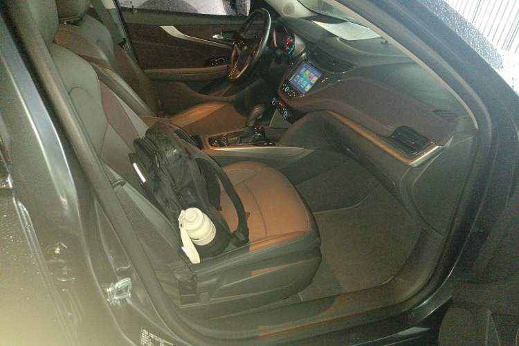 Used Chevrolet Malibu 2017 1.5T Automatic Luxury Edition Right Front Seat