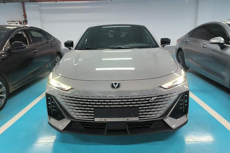 Used Changan UNI-V 2023 1.5T Prestige Model
