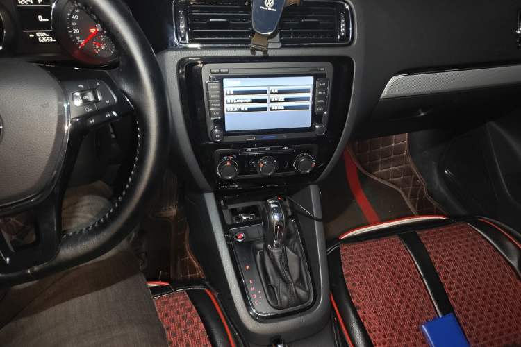 Used Volkswagen Sagitar 2017 230TSI Automatic Comfort Version Audio And AC Panel