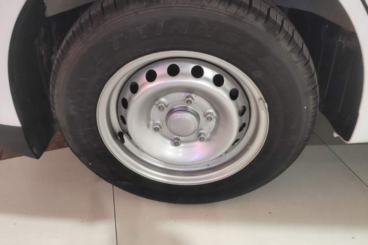Used Wuling Yangguang 2025 Model 400km Bus Edition—Comfort Edition

