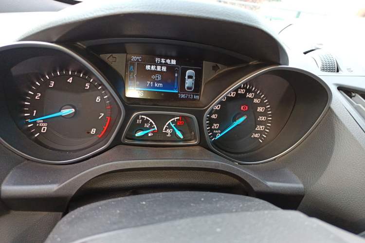 Used Ford Kuga 2015 2.0L GTDi Four-Wheel-Drive Sport Model Odometer Close Up