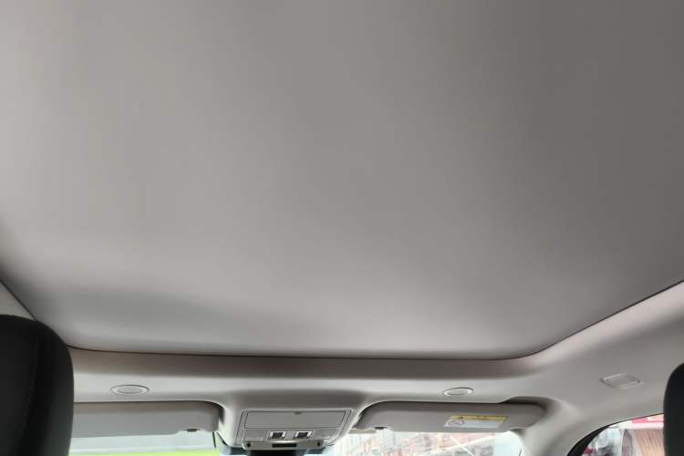 Used Land Rover Range Evoque 2022 Aurora L 249 PS R-Dynamic Luxury Edition Headliner