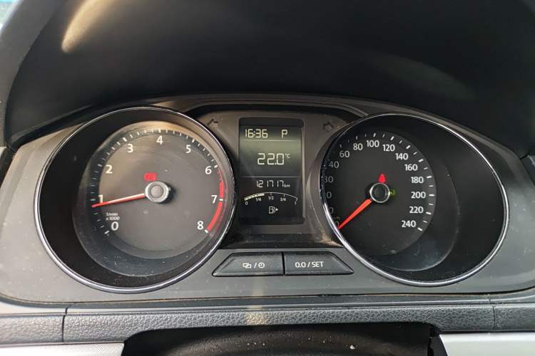 Used Volkswagen Lavida 2015 1.6L Automatic Comfort Edition Instrument Cluster