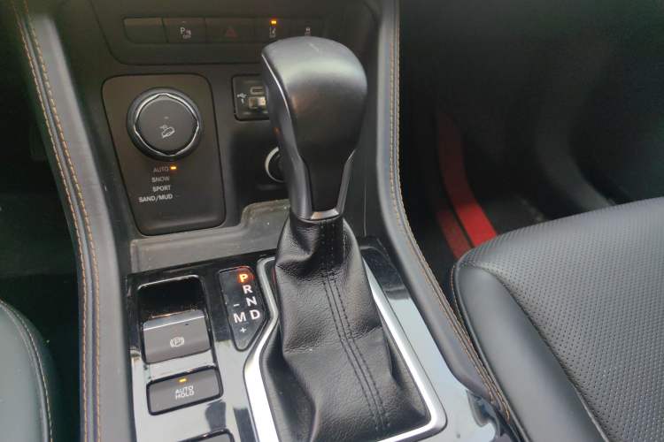 Used Jeep Grand Commander 2018 2.0T Four-Wheel Drive Smart Enjoyment Version China V Emission Standard
