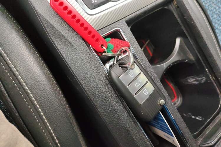 Used Roewe RX5 New Energy 2017 eRX5 50T Hybrid Connected Prestige Flagship Edition Vehicle Key