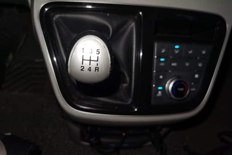 Used JAC Refine M4 2016 2.0L Manual Luxury Smart Version