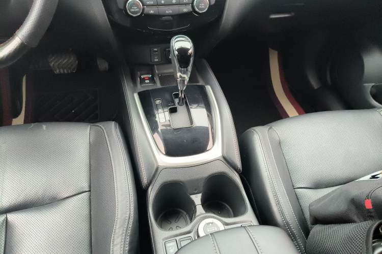 Used Nissan X-Trail 2017 2.5L CVT Leading Edition 4WD
