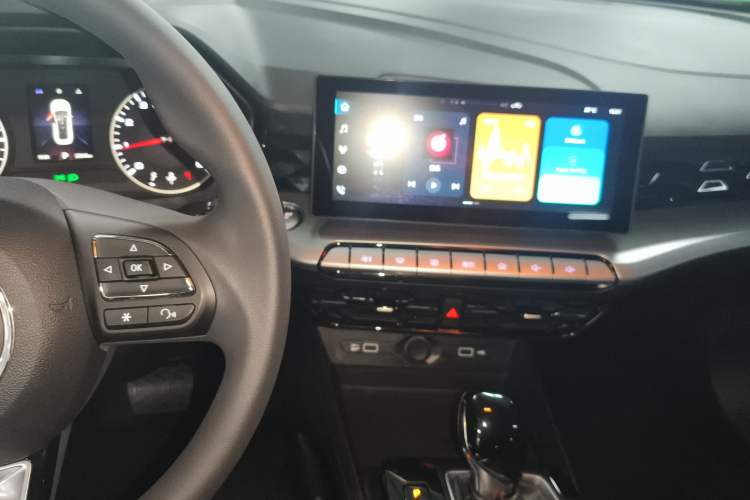 Used MG 5 2022 180 DVVT CVT Youth Style Edition Audio And AC Panel