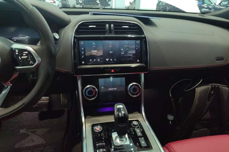 Used Jaguar XEL 2024 2.0T 250 PS R-DYNAMIC S Advanced Sport Edition Audio And AC Panel