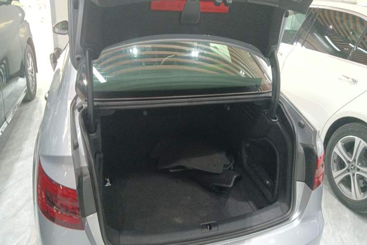 Used Audi A4L 2017 40 TFSI Fashion Model Trunk