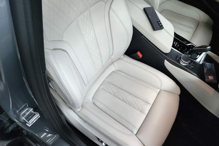 Used BMW 5 Series 2022 Second Facelift 540i Sport Line M Sport Package Right Front Seat