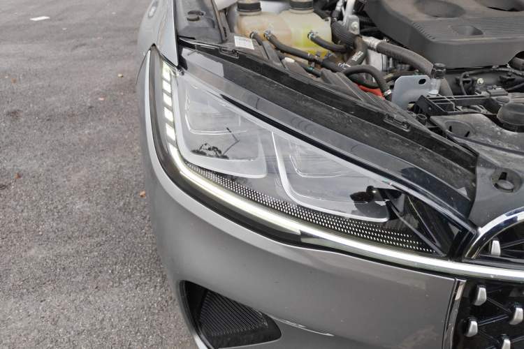 Used Lincoln Corsair 2024 1.5T Two-Wheel Drive Luxury Hybrid Version Right Front Headlight