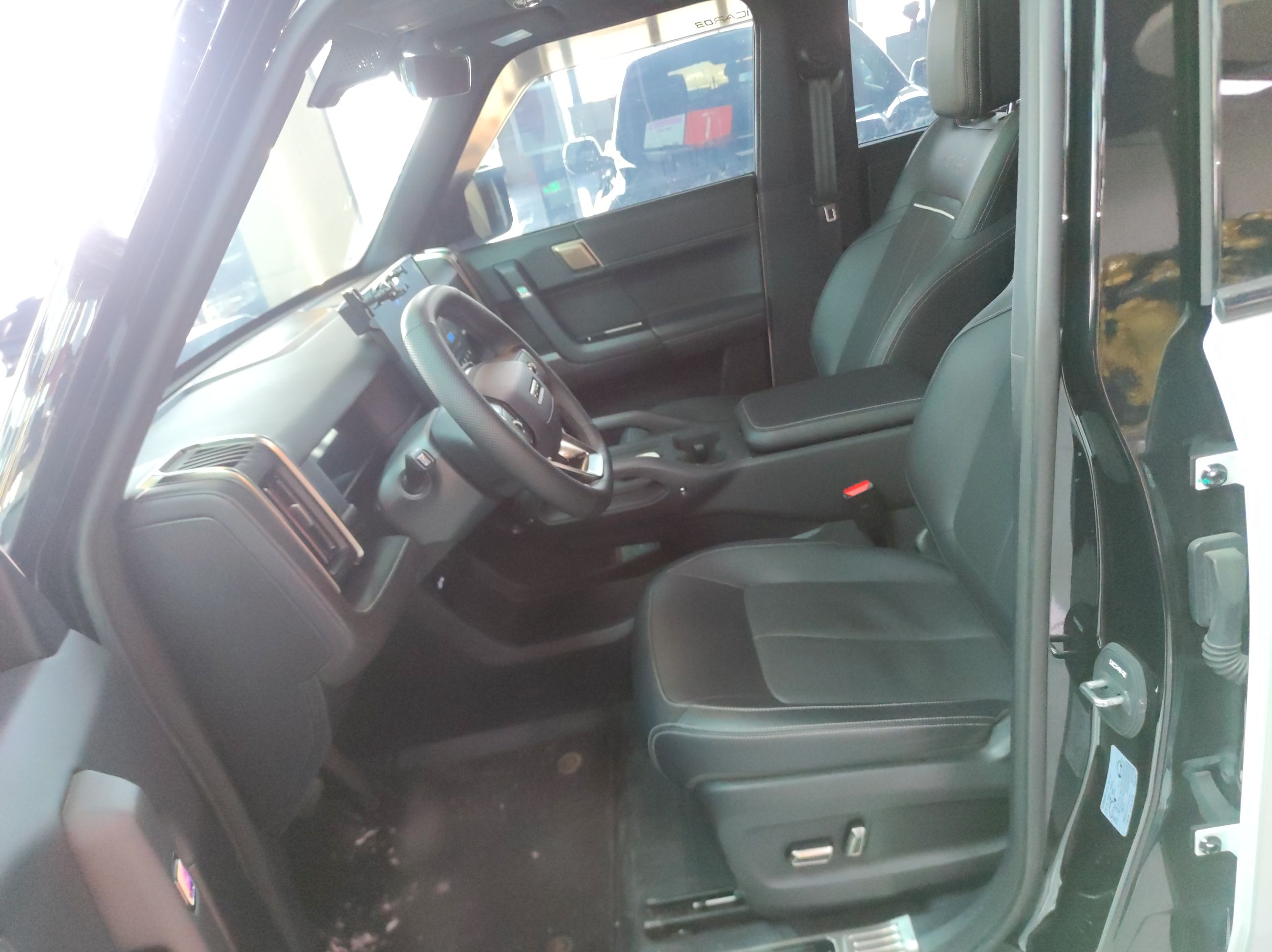 المقاعد الأمامية داخل السيارة