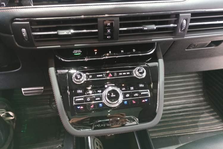 Used Lincoln Corsair 2020 2.0T Two-Wheel-Drive Black Knight Limited Edition