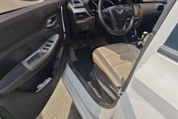 Used Wuling Hongguang 2018 1.5L S Comfort Model L2B
