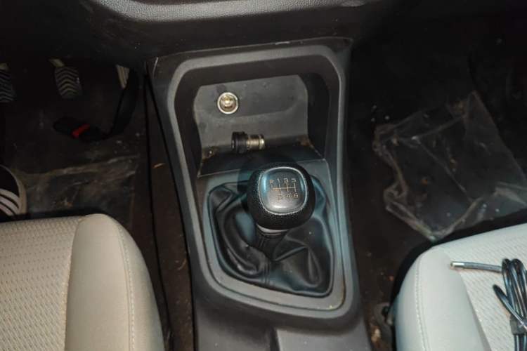 Used Wuling Hongguang V 2022 1.5L Jingqu Version Hydraulic Power Steering LAR