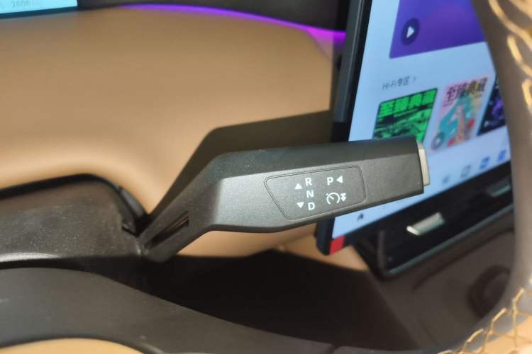 Used Dongfeng Aeolus L8 2025 Model 185KM Dream Edition Gear Lever