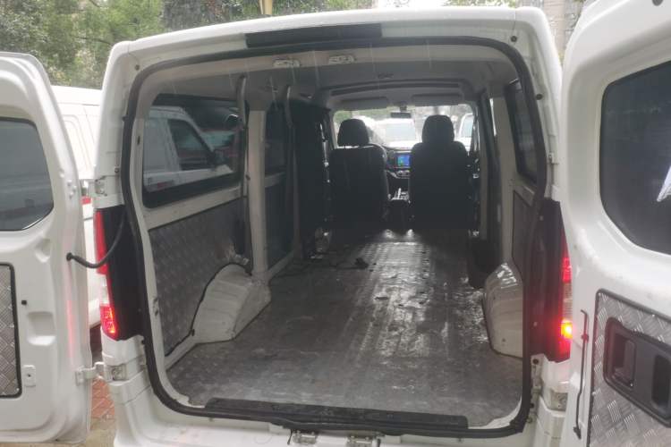 Used Chana Ruixing EM80 2025 Passenger Version Comfort Edition 6-Seater 300 km Dual-Swing Doors