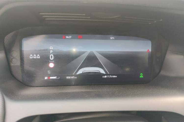 Used Land Rover Discovery Sport 2020 249 PS R-Dynamic Performance Edition Instrument Cluster