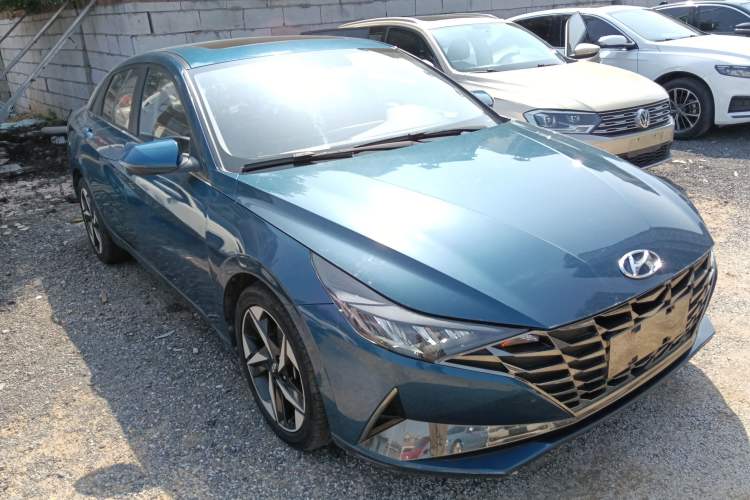 Used Hyundai Elantra 2021 1.5L CVT LUX Prestige Edition Front Right 45 Deg