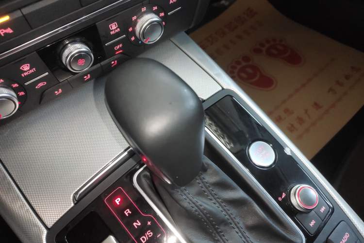 Used Audi A6L 2018 30th Anniversary Edition 35 TFSI Fashion Model Gear Lever