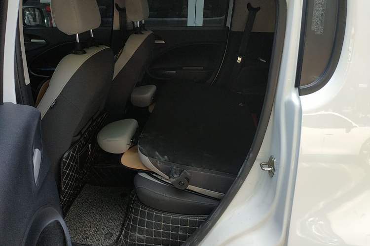 Used ORA White Cat 2022 Upgraded Model 305km Range Luxury Version Lithium-Ion Battery