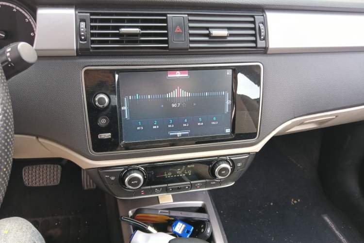 Used Qoros 3 2014 Sedan 1.6L Automatic Zhiyue Model Audio And AC Panel