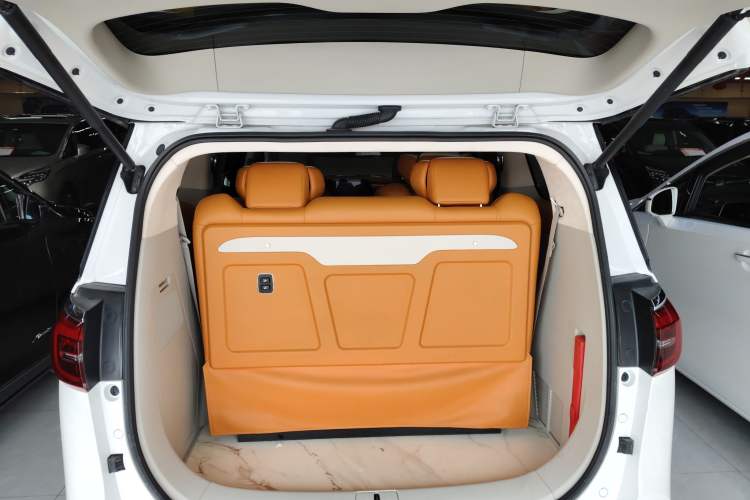 Used Buick GL8 2022 ES Landtrek 653T Comfort Edition