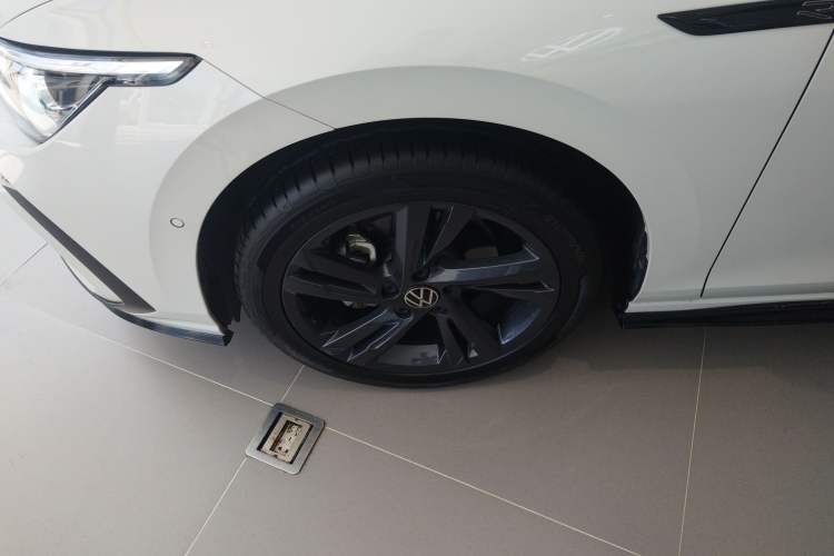 Used Volkswagen Golf 2023 Facelift 280TSI DSG R-Line Lite
