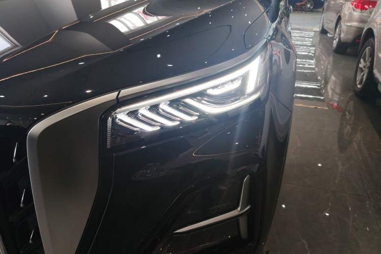 Used Hongqi HS5 2023 2.0T Qixiang Pro Edition
