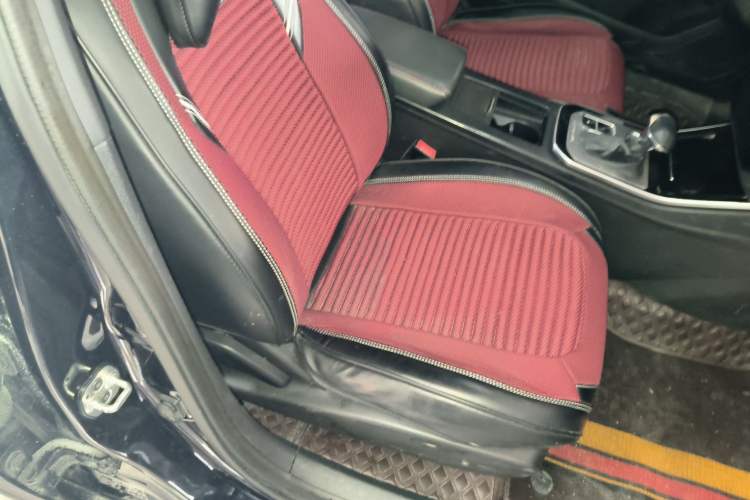 Used Dongfeng Aeolus Yixuan 2020 230T Automatic Dazzle Track Rider Edition Right Front Seat