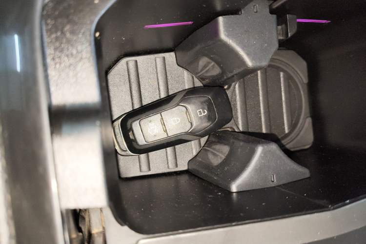 Used Ford Edge 2016 EcoBoost 330 V6 Four-Wheel Drive Sporty 7-Seater
