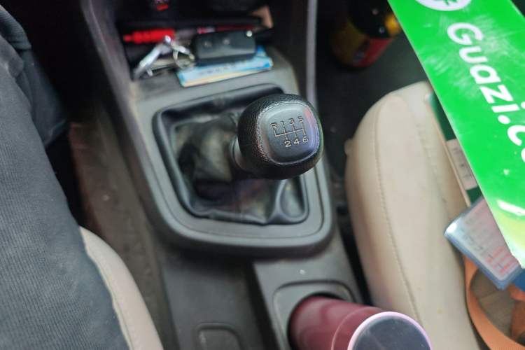 Used Wuling Hongguang V 2022 1.5L Jingqu Edition Enclosed-Window Vehicle with Hydraulic Power Steering LAR Gear Lever