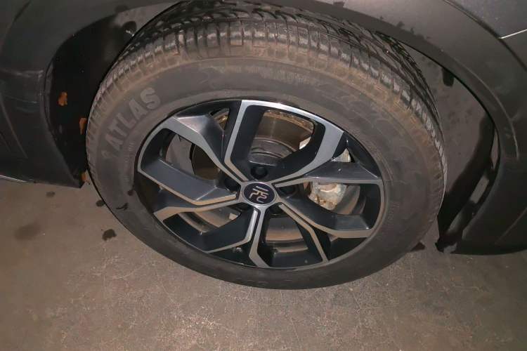 Used BYD Yuan PLUS 2022 430 km Luxury Version Right Front Wheel Hub