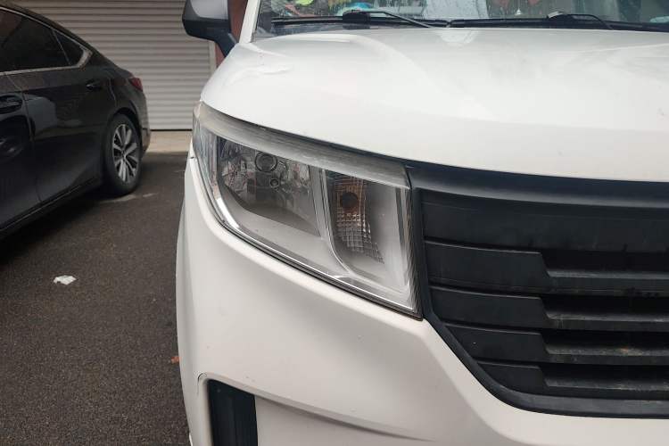 Used Wuling Hongguang PLUS 2019 1.5T Manual Wealthy Version 2 Seats Right Front Headlight
