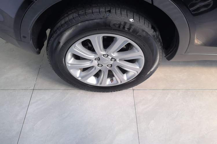 Used Land Rover Discovery Sport 2018 240 PS SE Version Right Rear Wheel Hub