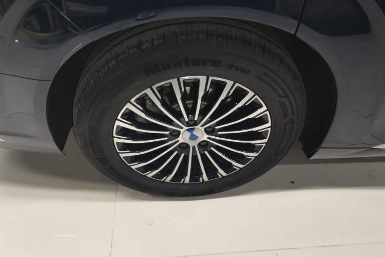 Used Denza D9 2022 DM-i 970 Four-Wheel Drive Prestige Model