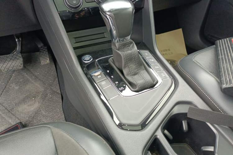 Used Volkswagen Tiguan L 2019 Revised 330TSI Automatic Two-Wheel Drive Smart & Luxury Edition China VI Standard Gear Lever