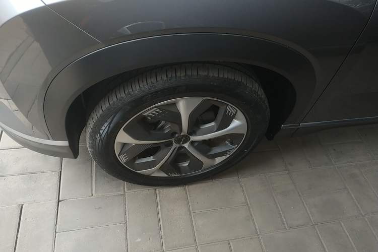 Used BYD Frigate 07 2023 DM-i 205KM Prestige Model Left Front Wheel Hub